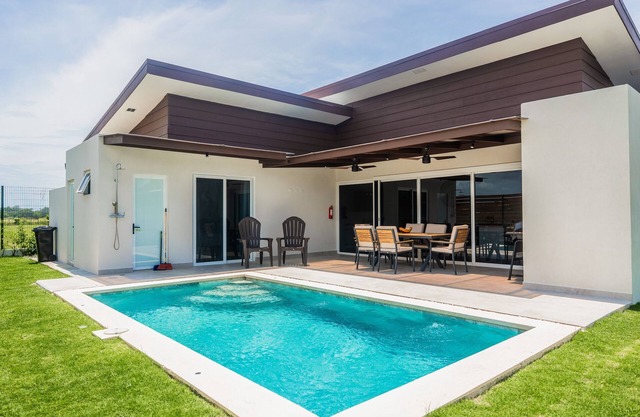 Comfortable coastal retreat with pool, gas grill & near-beach location