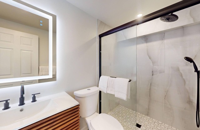 Comfortable Coastal Retreat with Two Queen Beds & Sleeper Sofa - Suite Room
