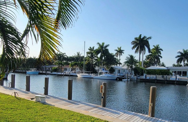 Comfortable Condo with Pool & Fishing Dock – Walk to the Beach, No Car Needed!