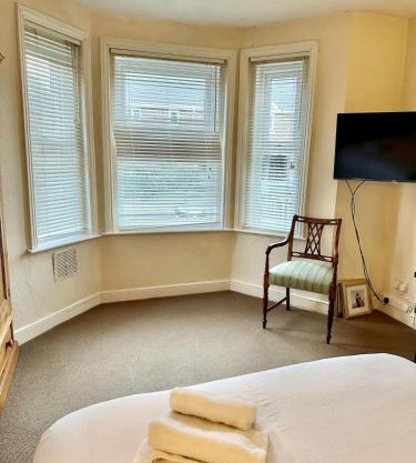 Comfortable, cosy room near town