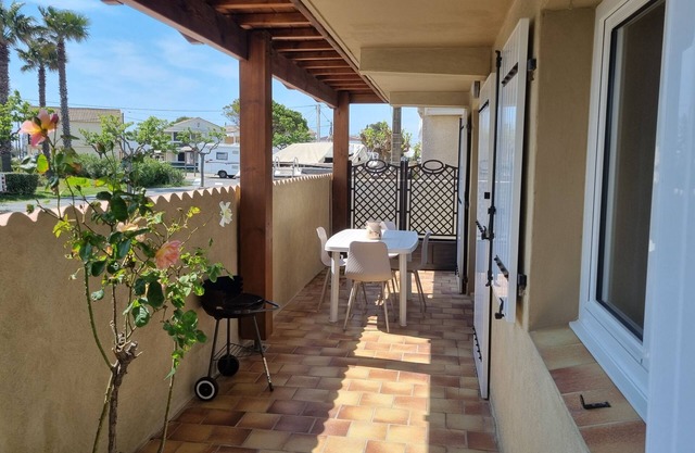 Comfortable cottage ground floor, Chalets beach in GRUISAN PLAGE