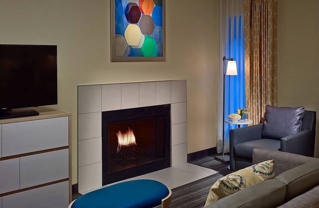 Comfortable Countryside Stay! Onsite Pool, Free Breakfast, Pets Allowed