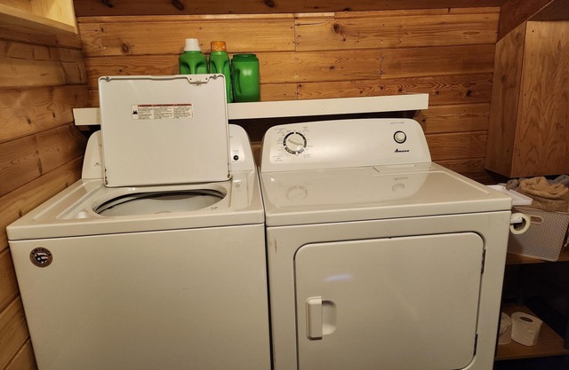 Comfortable,Cozy Loft Retreat- Private Stay in Central Port Clements,Haida Gwaii