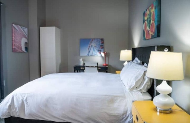 Comfortable Downtown Studio