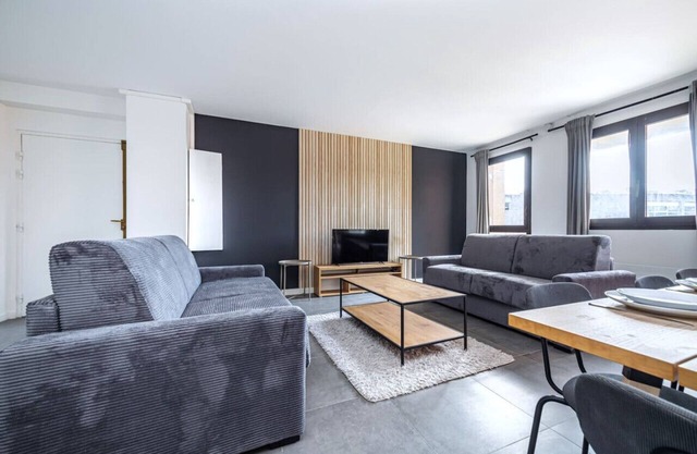 Comfortable family apartment near Paris
