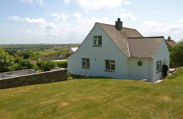 Comfortable family house with open plan kitchen/diner, sitting room & 4 bedrooms