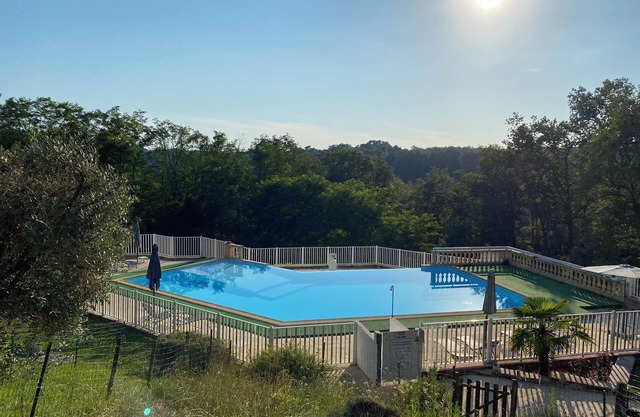 Comfortable family home in Périgord. Sleeps 6. Pets allowed.