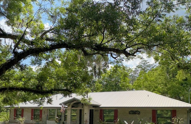 Comfortable Farmhouse Retreat Near Lake Santa Fe: Sleeps 16!