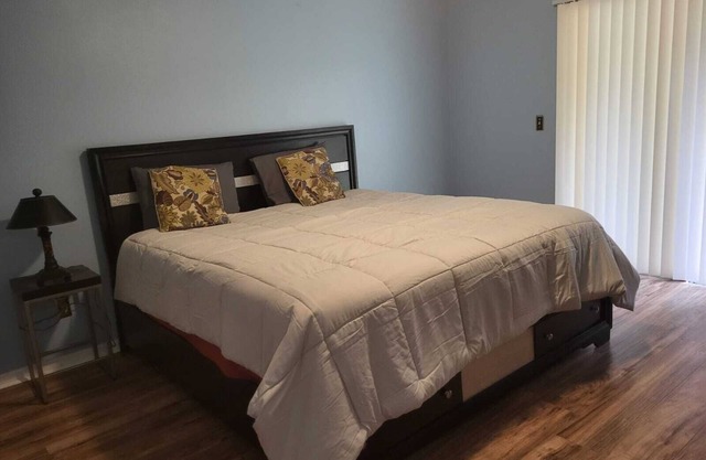 Comfortable first floor condo very close to Disney/ Theme parks