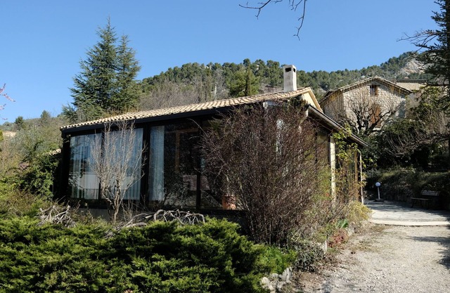Comfortable house on quiet wooded land