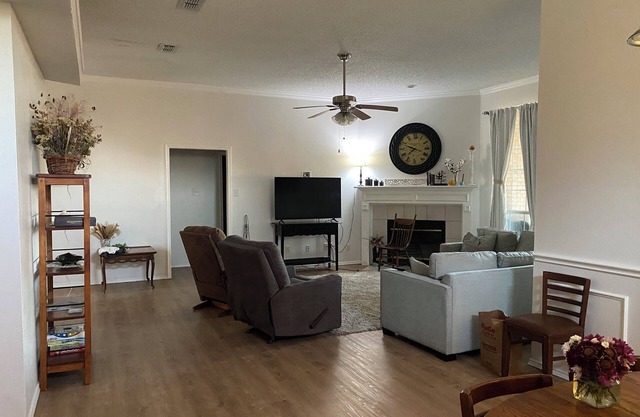Comfortable, FULLY furnished 3 Bedroom Home on Burleson Cul-De-Sac