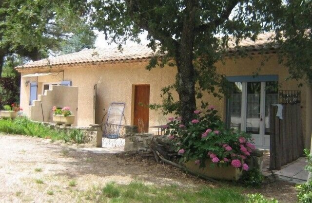 casa rural en BONNIEUX en el corazón del luberon en Provenza, todo confort bien centrado.
