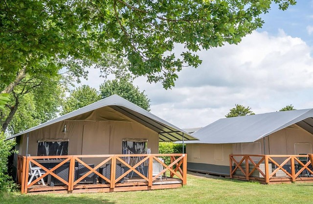 Cómoda tienda glamping con WiFi en Limburgo