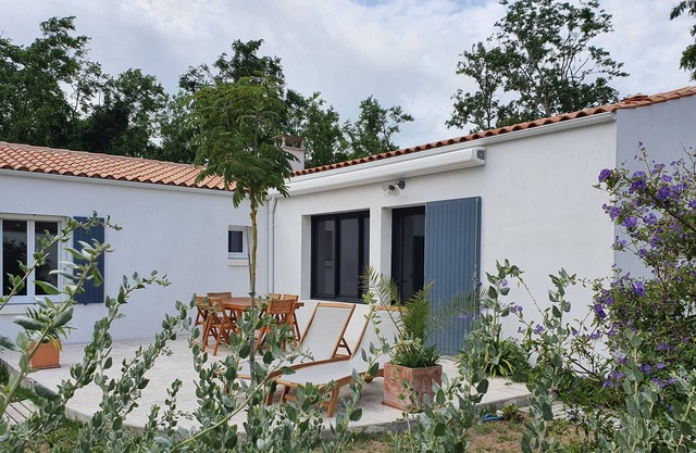Casa confortable, tranquila, a tiro de piedra del mar y del pueblo.