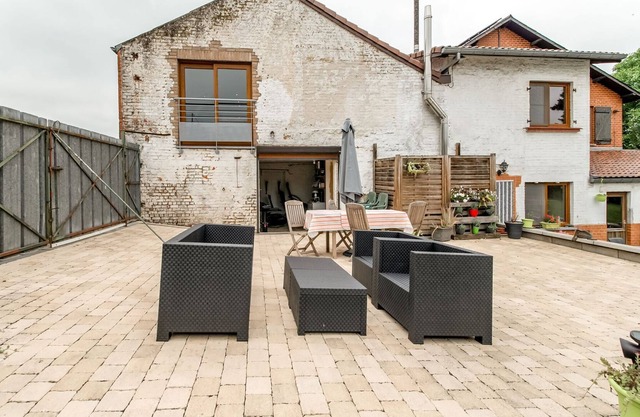 Confortable casa de vacaciones en Thy-le-Château con piscina
