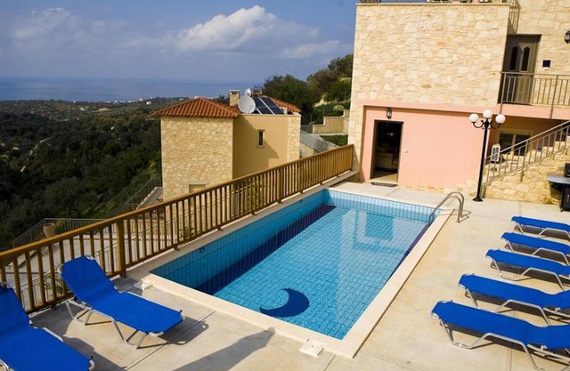 Cómoda casa de vacaciones para 10 personas, con piscina