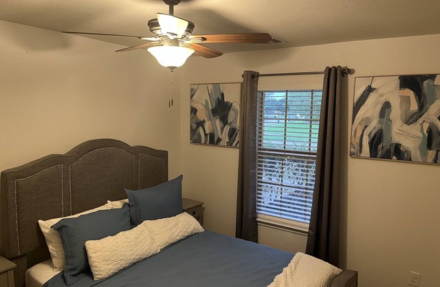 Comfortable home near the Texas Medical Center & the Pearland Medical Center.