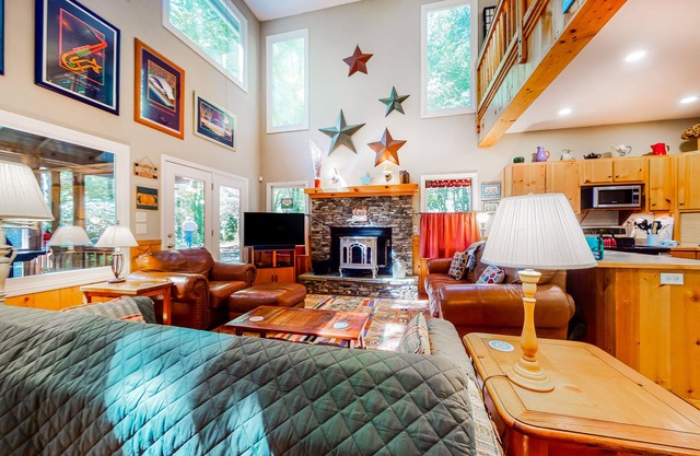 Comfortable home with high-speed WiFi, private washer/dryer, and central AC