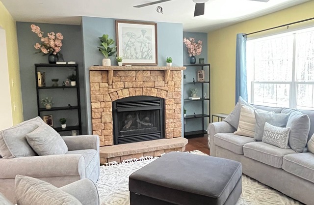 Comfortable House w/ Private Gym + back Deck