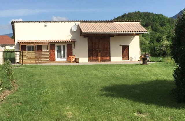 Comfortable house with garden and barn. Suitable for families. Sleeps 6.
