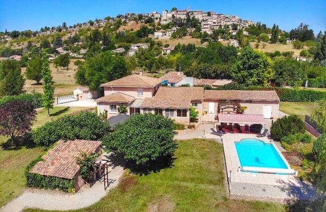 confort en el hogar con piscina climatizada