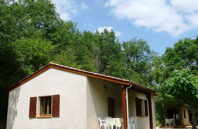 Independiente casa con una terraza en el sur de la Dordogne