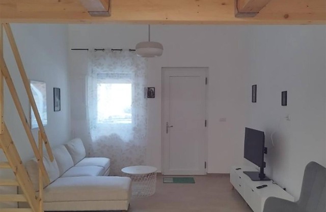 Comfortable indinpedent studio apartment, for singles, couples or family with children
