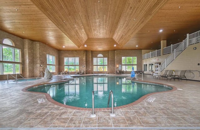 Comfortable Island Room with Pool: Your Ideal Location for Outdoor Bliss