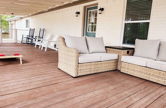 Comfortable / Large Covered Deck / Foosball / Firepit / 5 mins to Lake Conroe