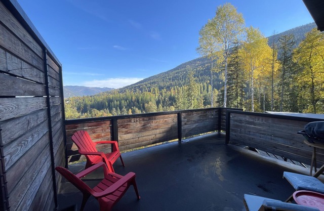Comfortable lodging close to Whitewater & town