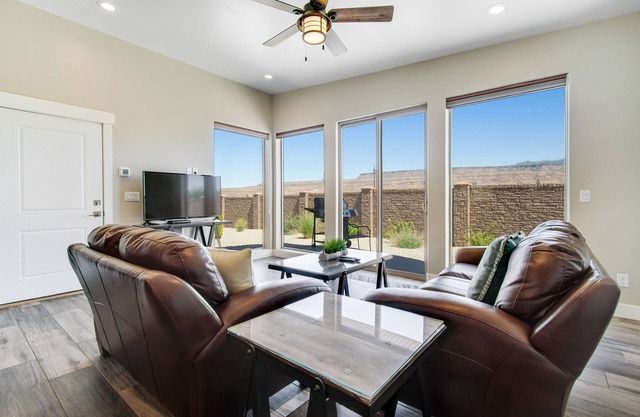 Cómodo condominio Moab con patio y vistas, cerca de Arches y el centro