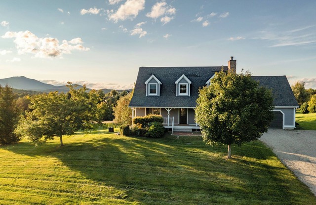Comfortable & Modern Home close to Stowe