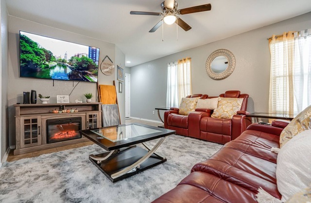 Comfortable near Lackland & Downtown/Easy access I35