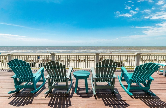 Comfortable Pet Friendly Beachfront Home - Great Sunrises from the Open Deck!