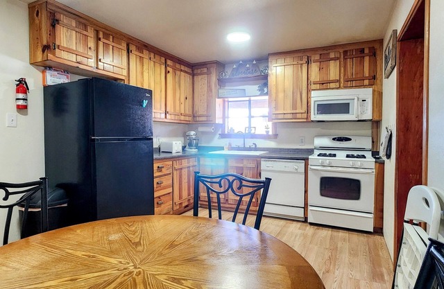 Comfortable ranch style cabin with prime location to both Arizona and New Mexico