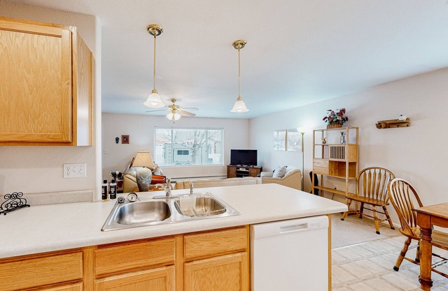 Comfortable retreat with open layout, mountain views, enclosed yard, grill, & AC