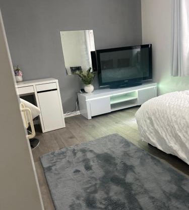 Comfortable Room Near Stacey's Corner Basildon