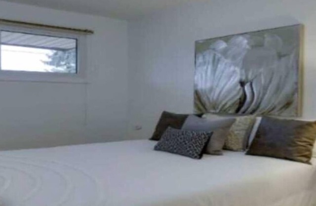 Comfortable Room with shared bathroom and kitchen in the heart of the city.