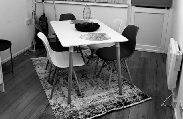Comfortable serviced flat with parking & Wi-Fi