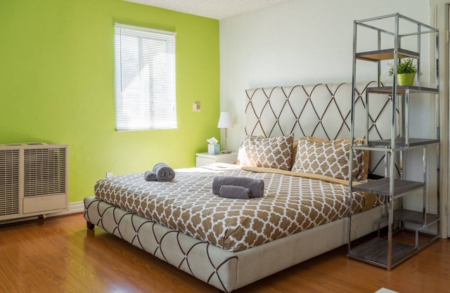 Habitación amplia y confortable en L.A.con cama King