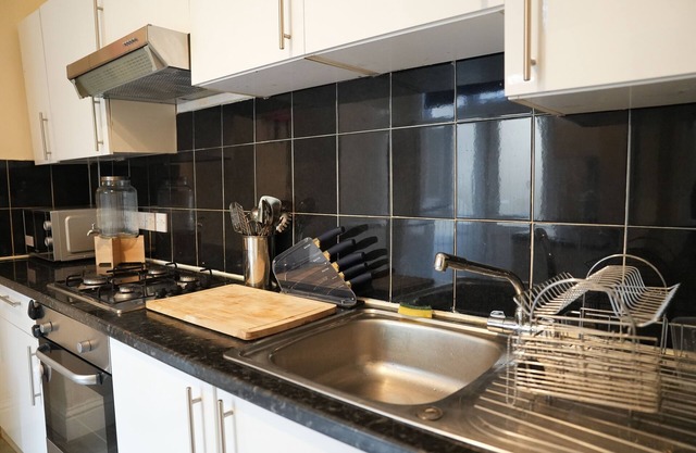 Comfortable Spacious House With Serine Garden & Parking
