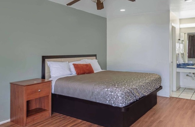 Comfortable Stay w/ Free Breakfast & Convenient Access to Downtown