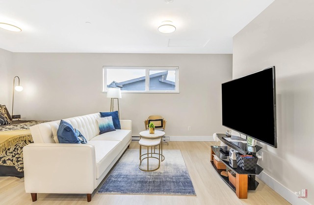 Comfortable Studio Laneway Home