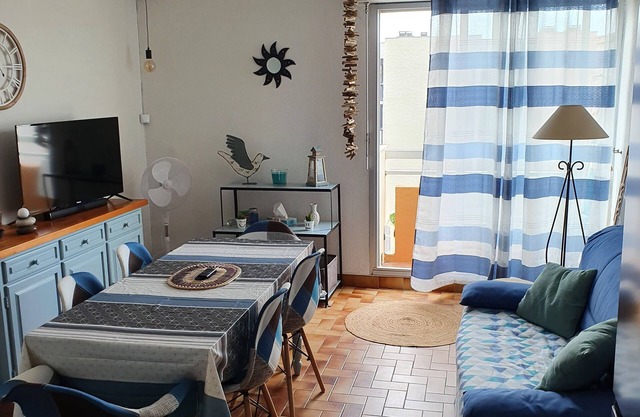 Comfortable T2 bis apartment 200 m from the beach.