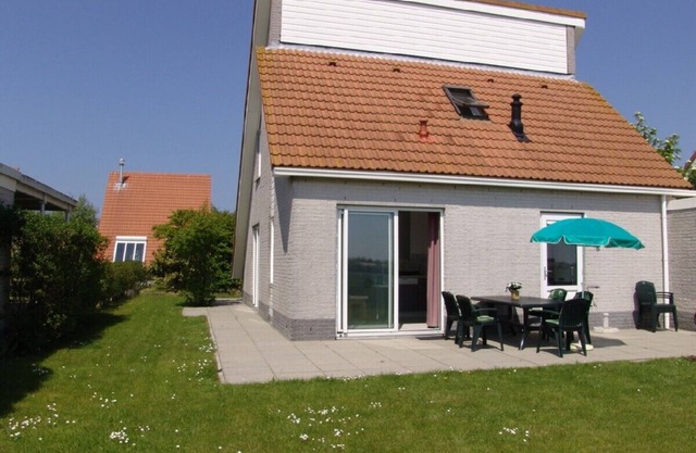 Cómoda casa de vacaciones con sala de estar adicional y sauna junto al mar.