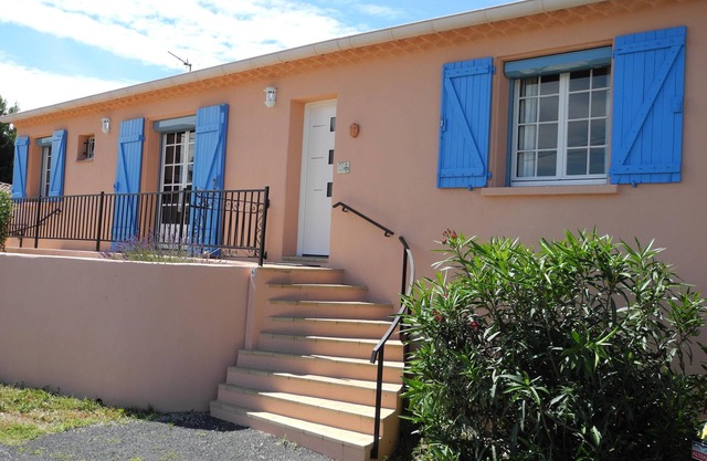 Villa confortable con piscina privada, bañera de hidromasaje, cerca de Pézenas y playas + vistas