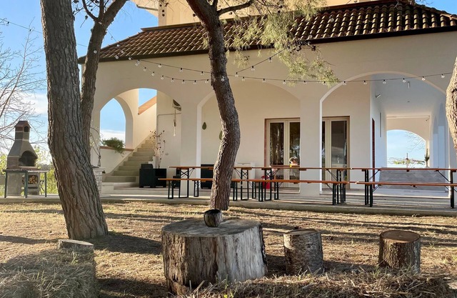 Comfortable villa in pine forest 15' from the sea/Lecce