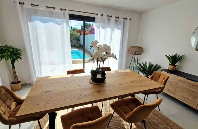 Comfortable villa with private pool in quiet, secure residence