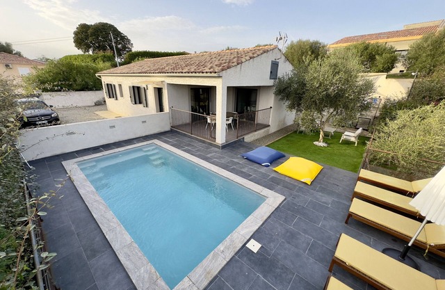 Villa confortable con piscina climatizada y spa entre mar y montaña