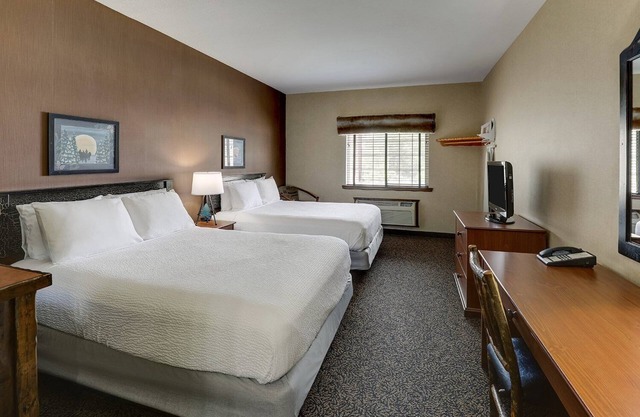 Comfortable & Warm Rustic Stay in Columbia w/ Free Breakfast | 4 Units